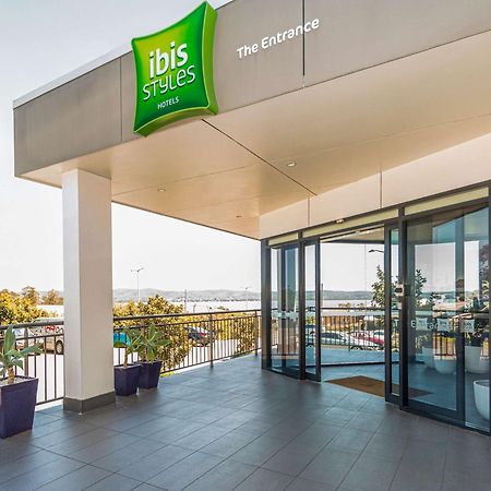 Ibis Styles The Entrance Hotel Exterior photo