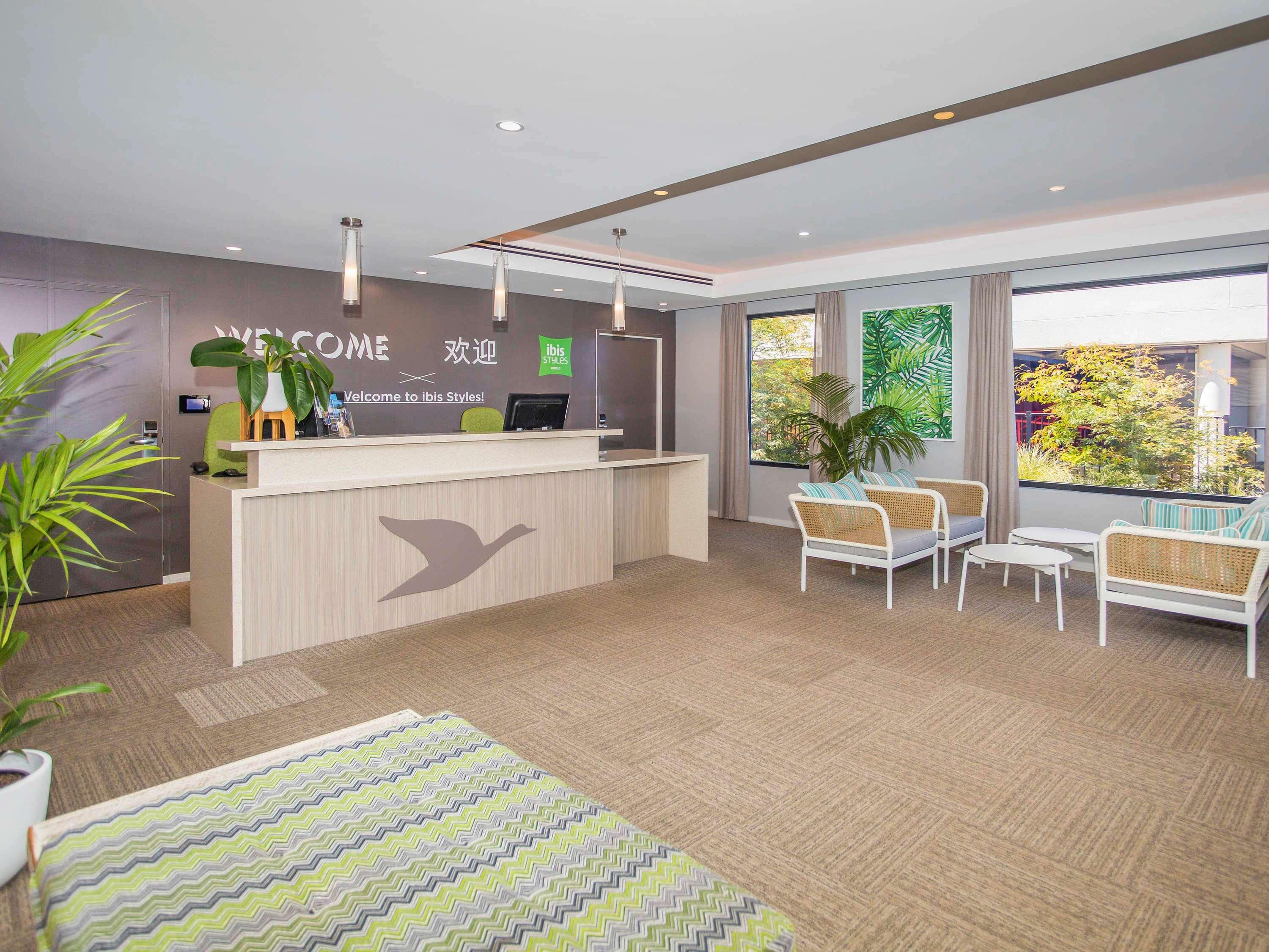 Ibis Styles The Entrance Hotel Exterior photo
