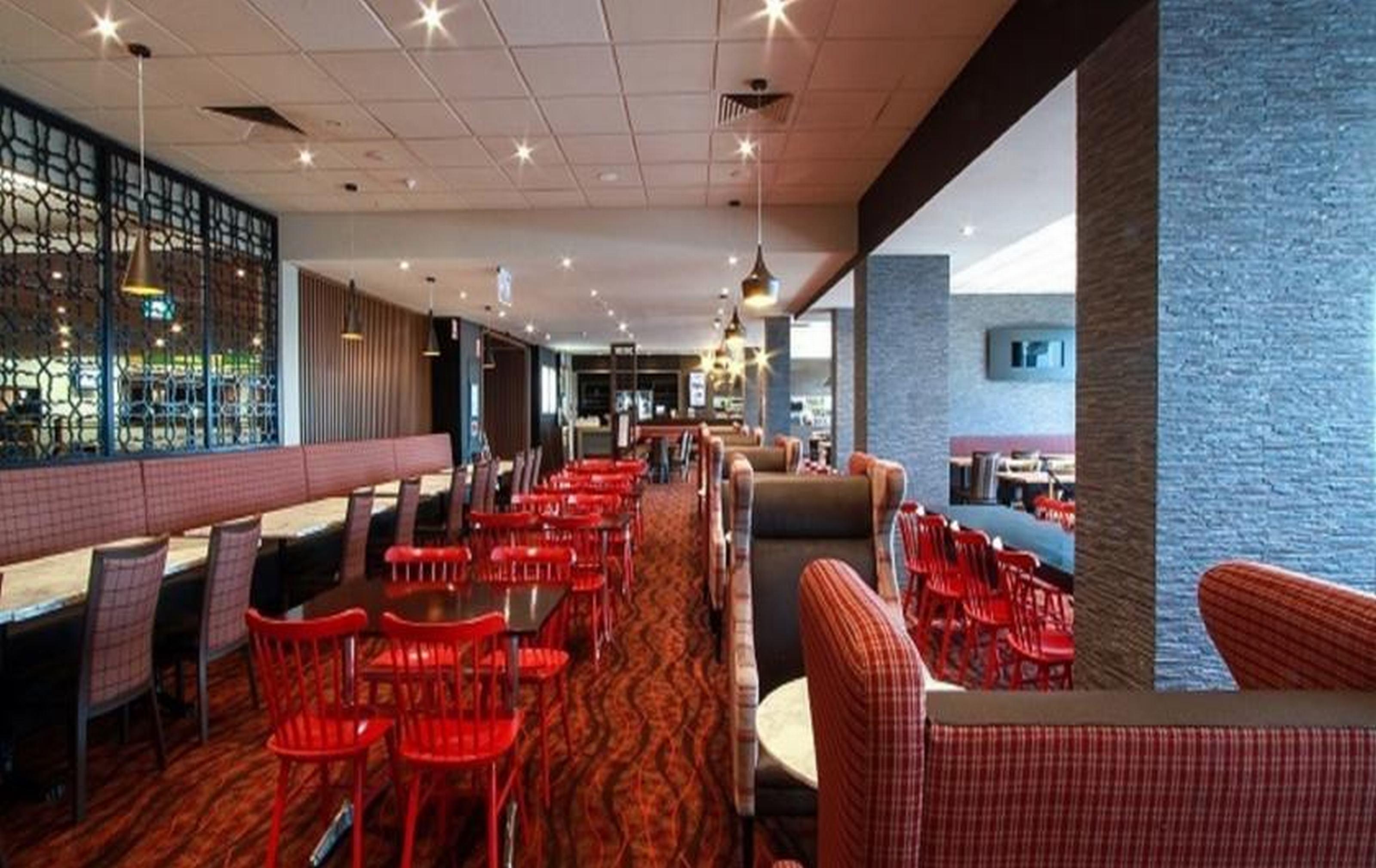 Ibis Styles The Entrance Hotel Exterior photo