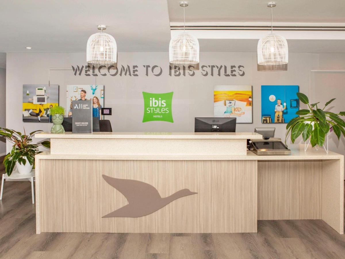 Ibis Styles The Entrance Hotel Exterior photo