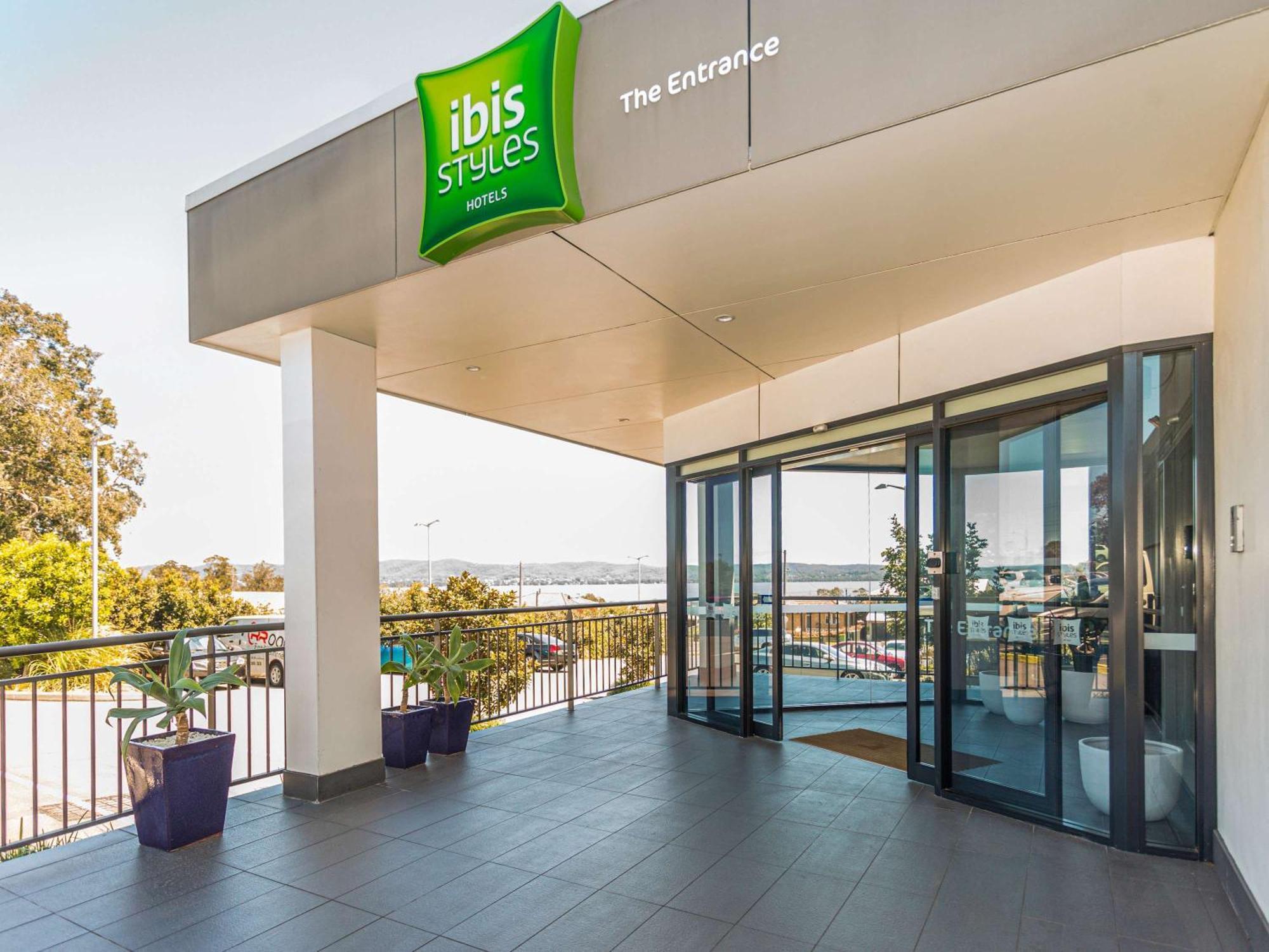 Ibis Styles The Entrance Hotel Exterior photo