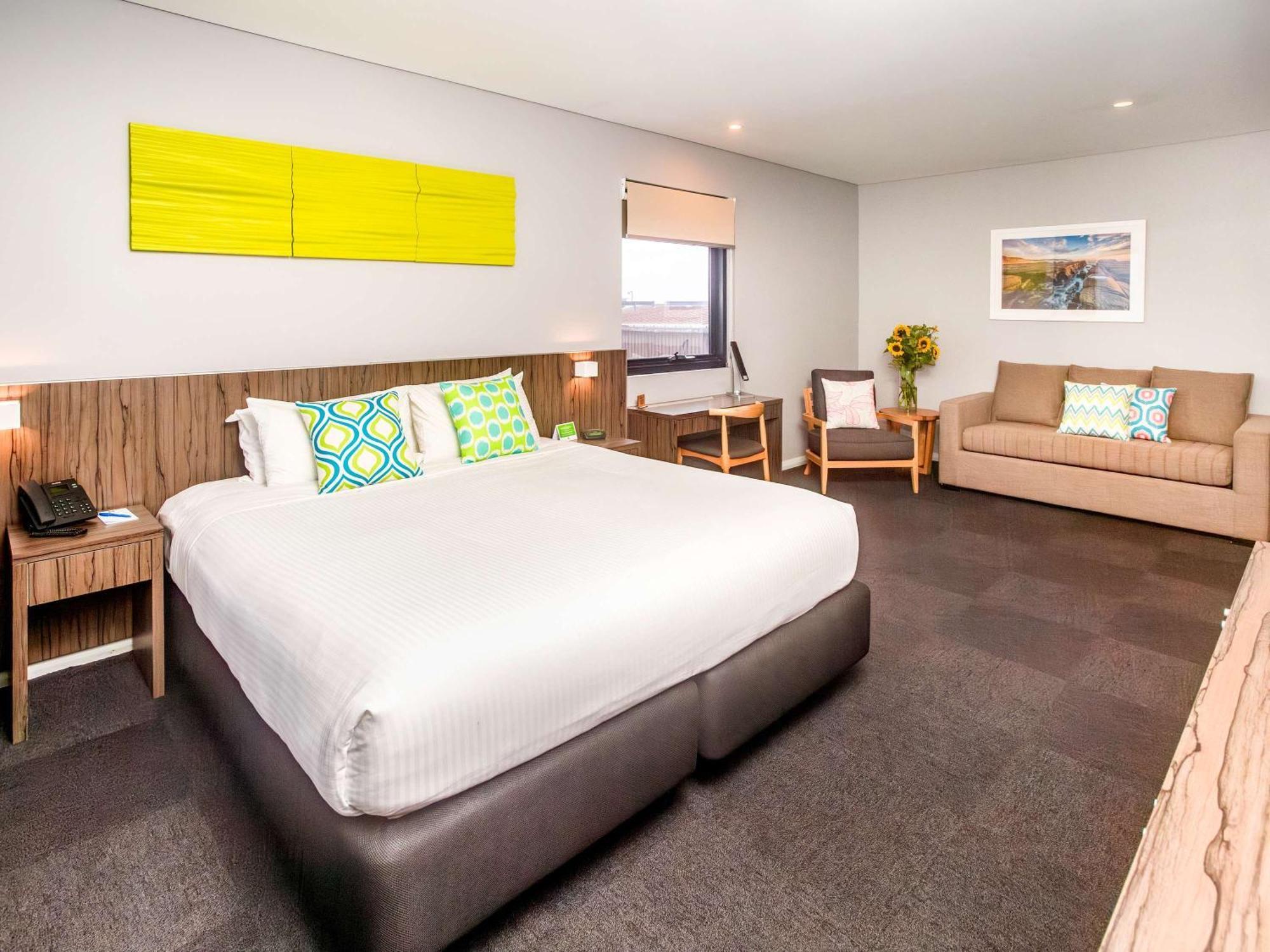 Ibis Styles The Entrance Hotel Exterior photo