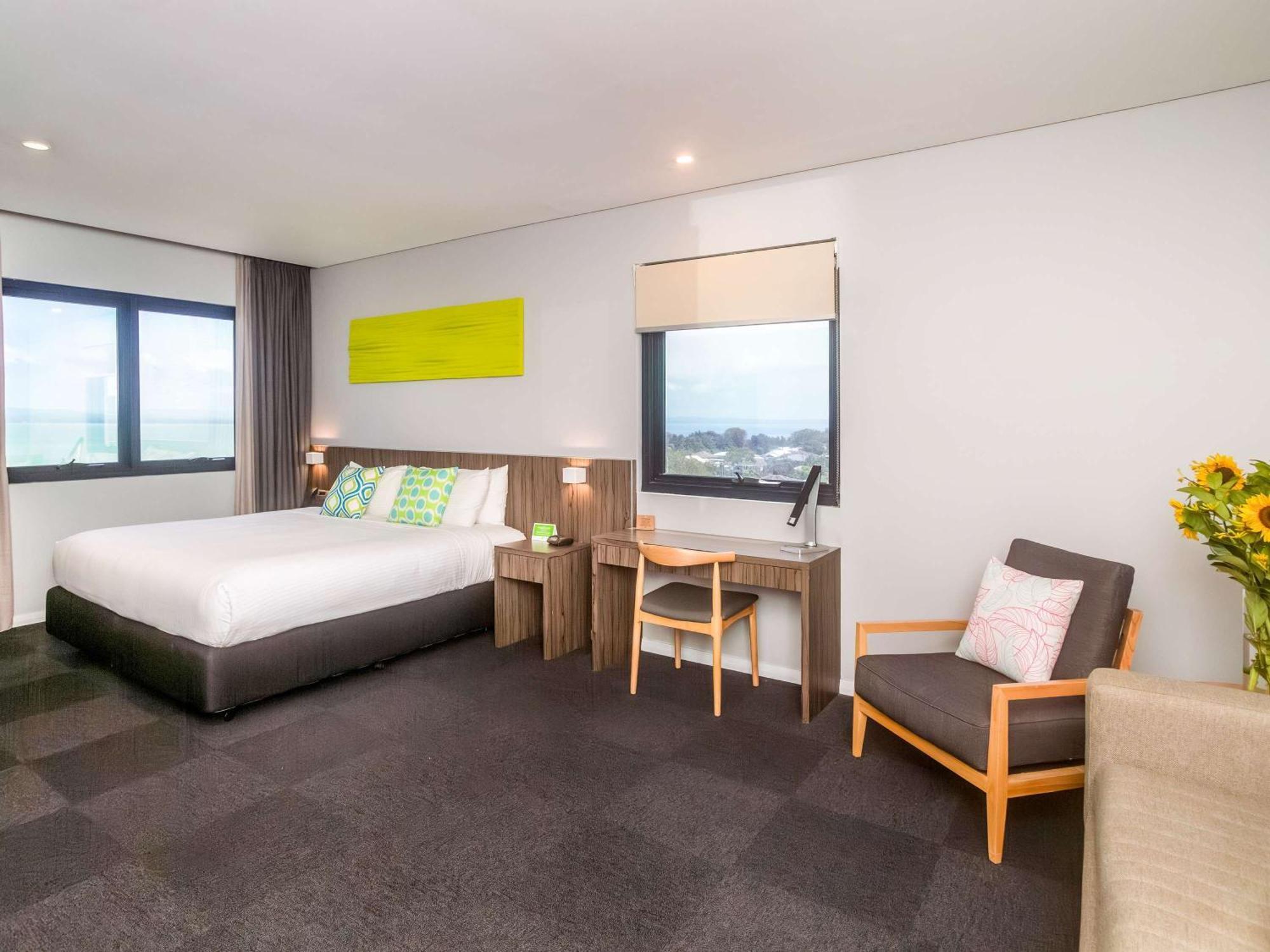 Ibis Styles The Entrance Hotel Exterior photo
