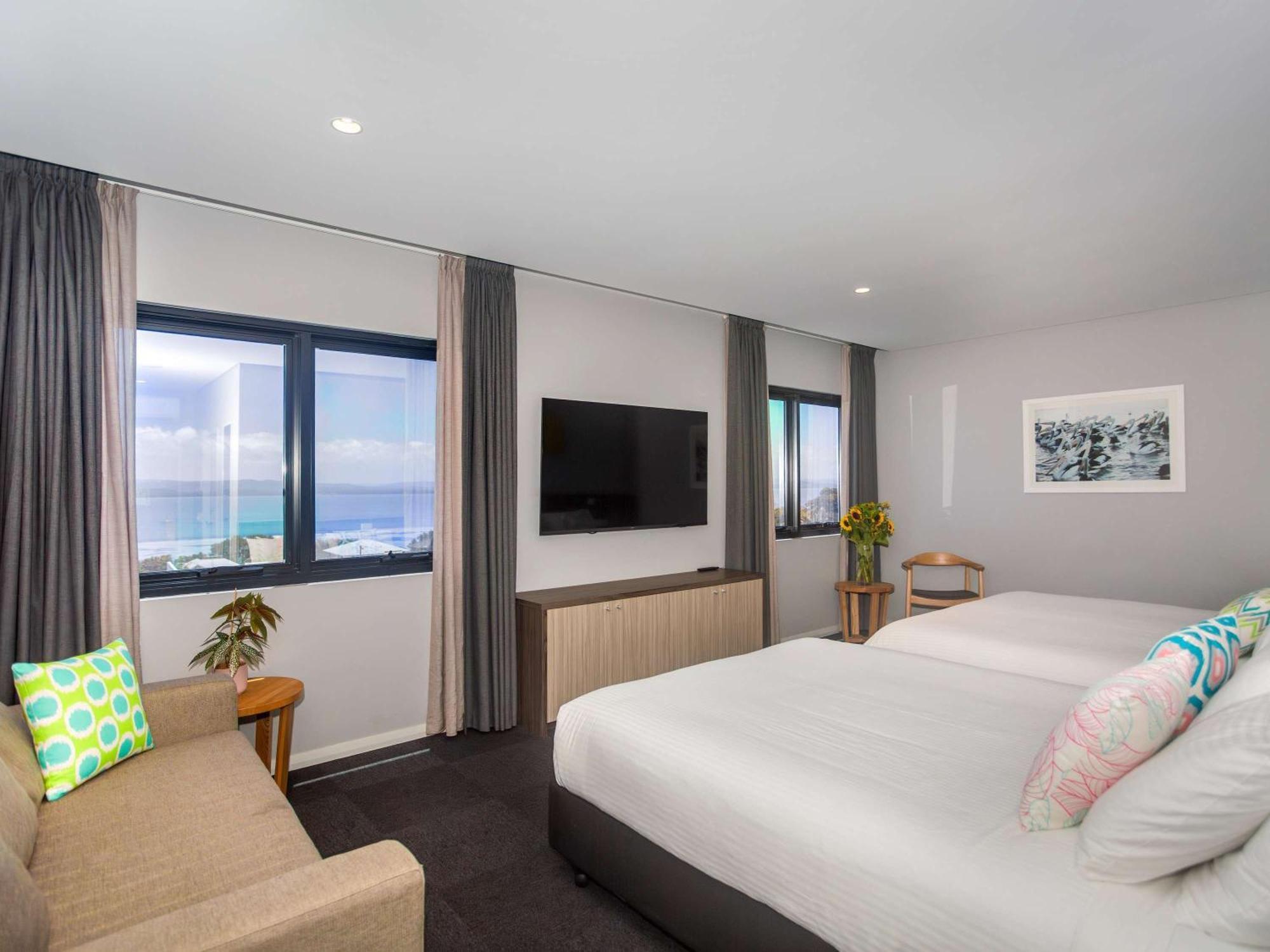 Ibis Styles The Entrance Hotel Exterior photo
