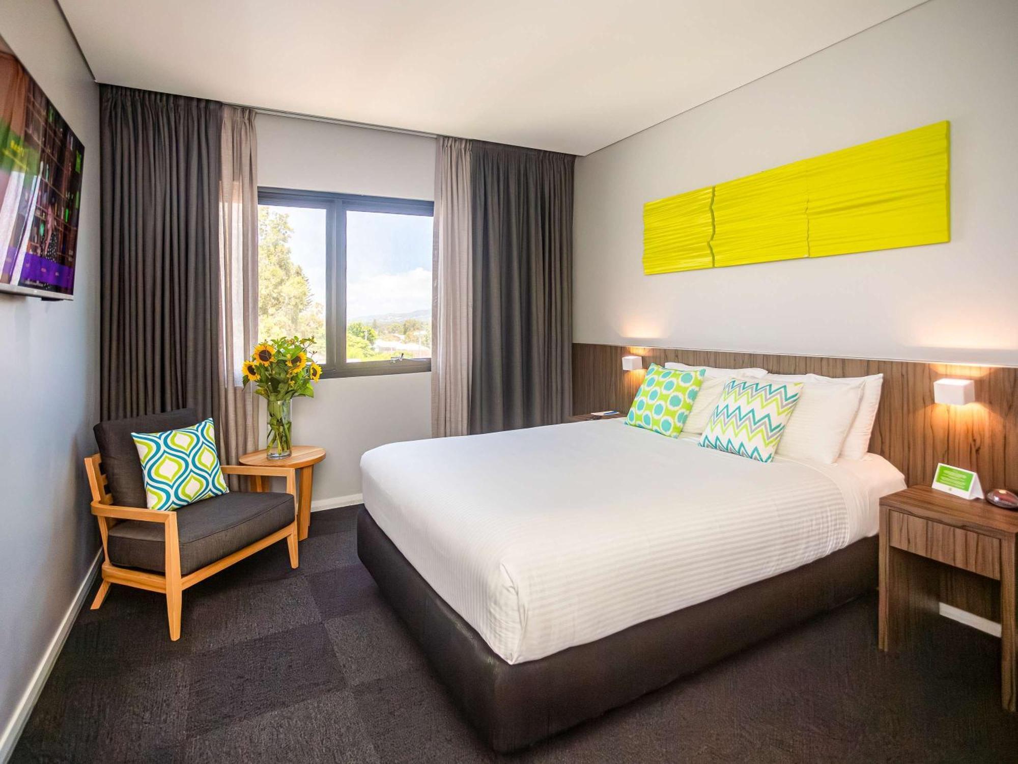Ibis Styles The Entrance Hotel Exterior photo