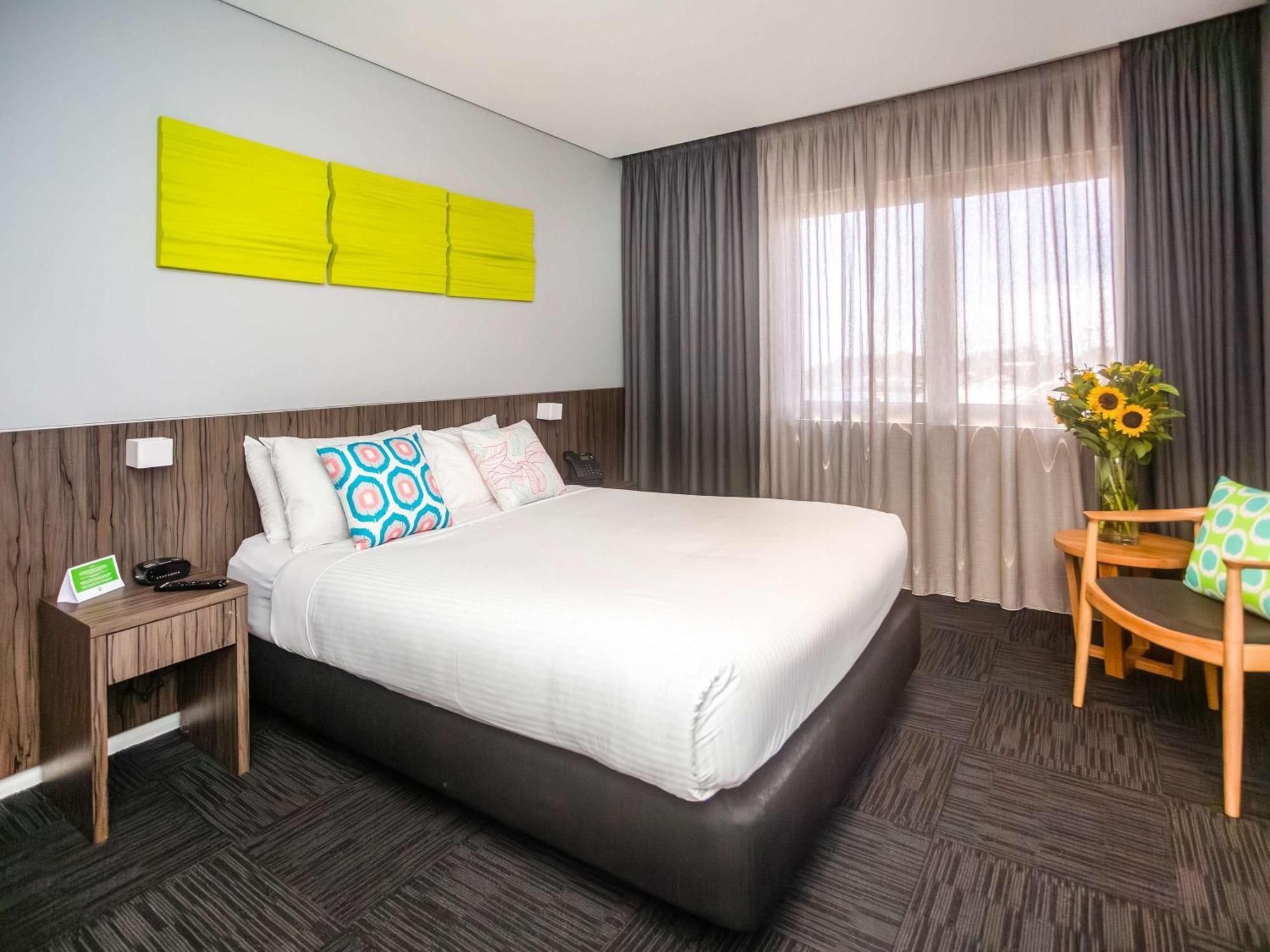 Ibis Styles The Entrance Hotel Exterior photo