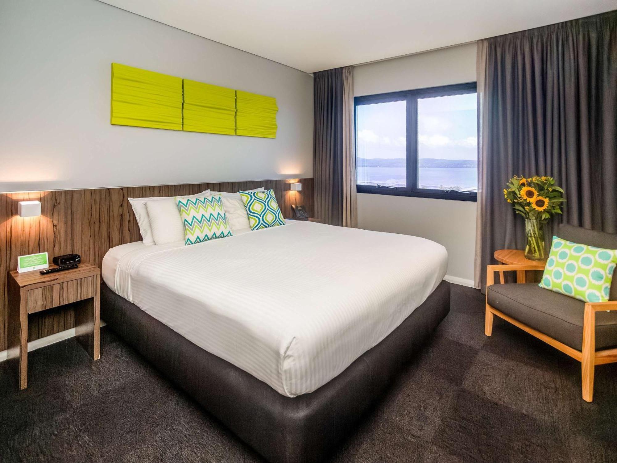 Ibis Styles The Entrance Hotel Exterior photo