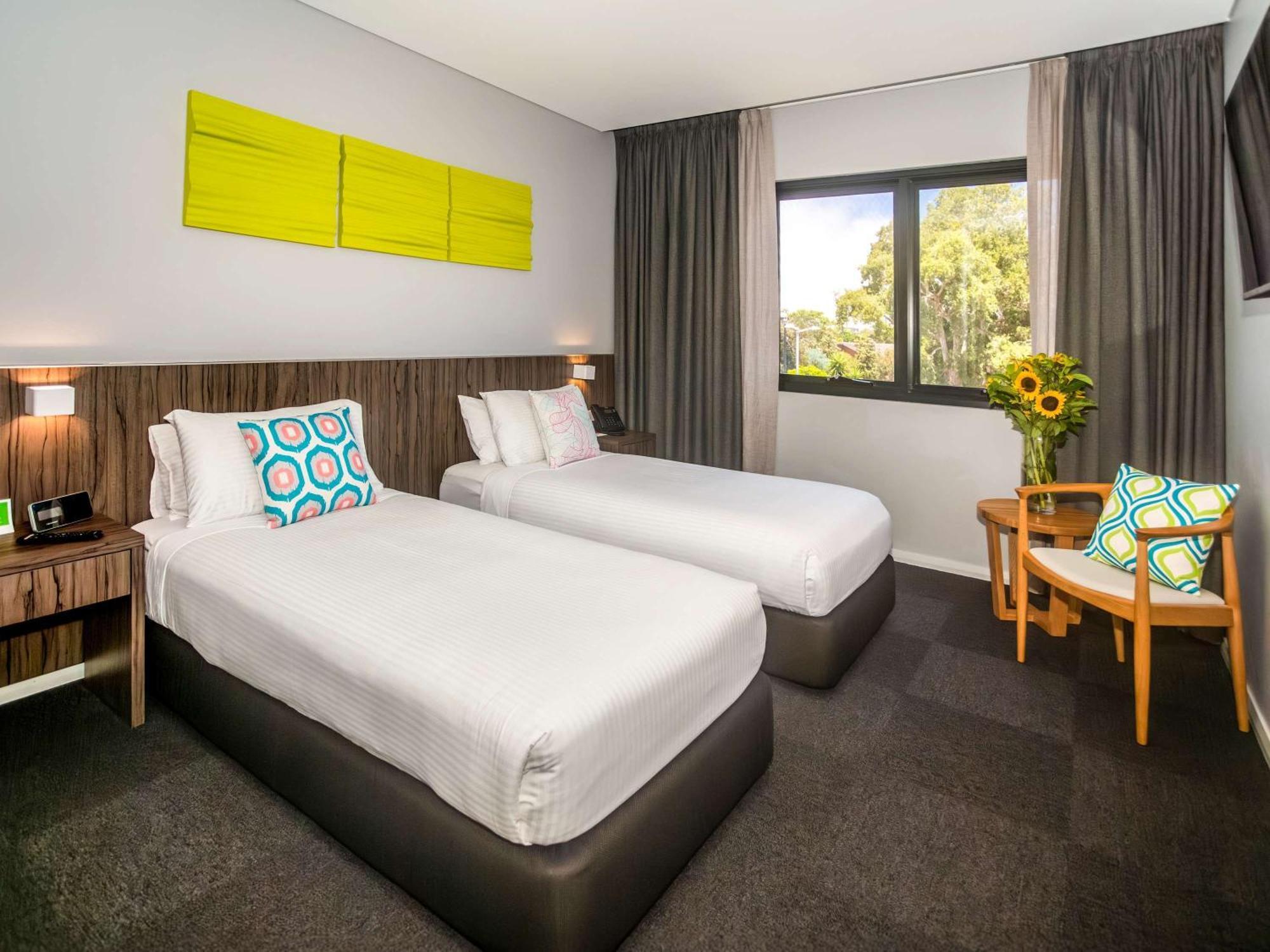 Ibis Styles The Entrance Hotel Exterior photo