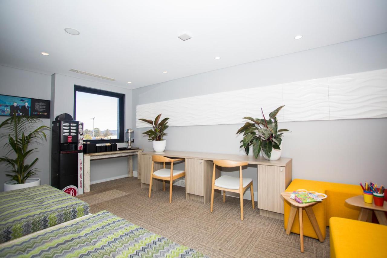 Ibis Styles The Entrance Hotel Exterior photo