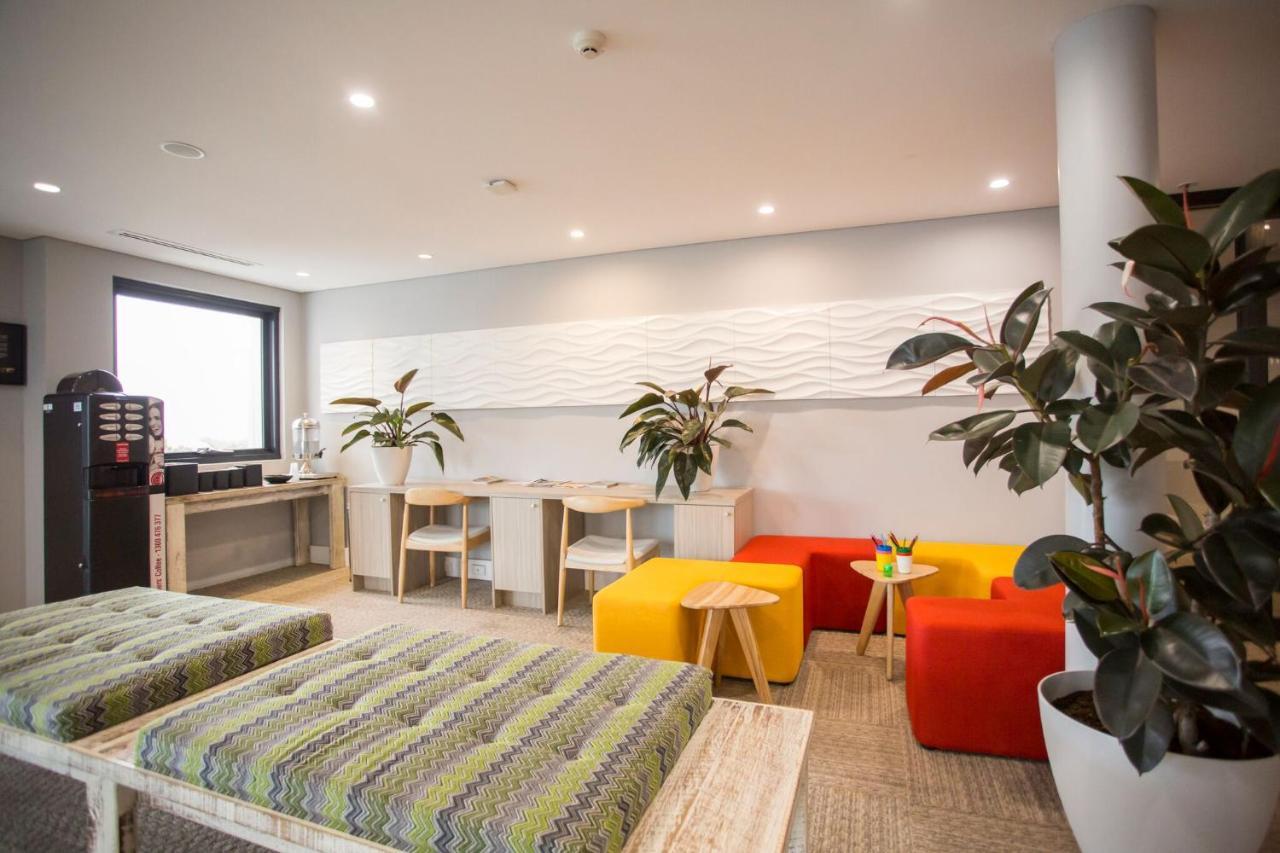 Ibis Styles The Entrance Hotel Exterior photo