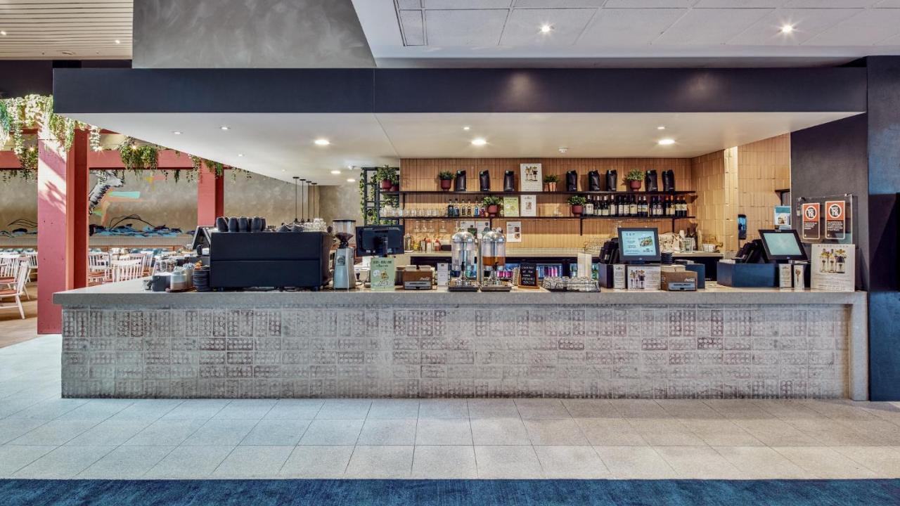 Ibis Styles The Entrance Hotel Exterior photo